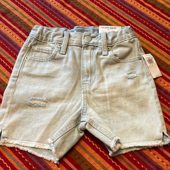 Old Navy Girls High-Rise Slouchy Straight Cut Off Distressed Denim Short - Picture 3 of 6